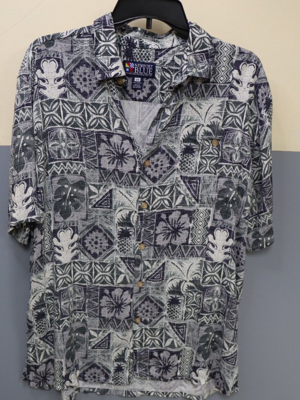 Vintage Newport Blue Aloha Shirt L Black Gray Tropical Tribal Print Cotton